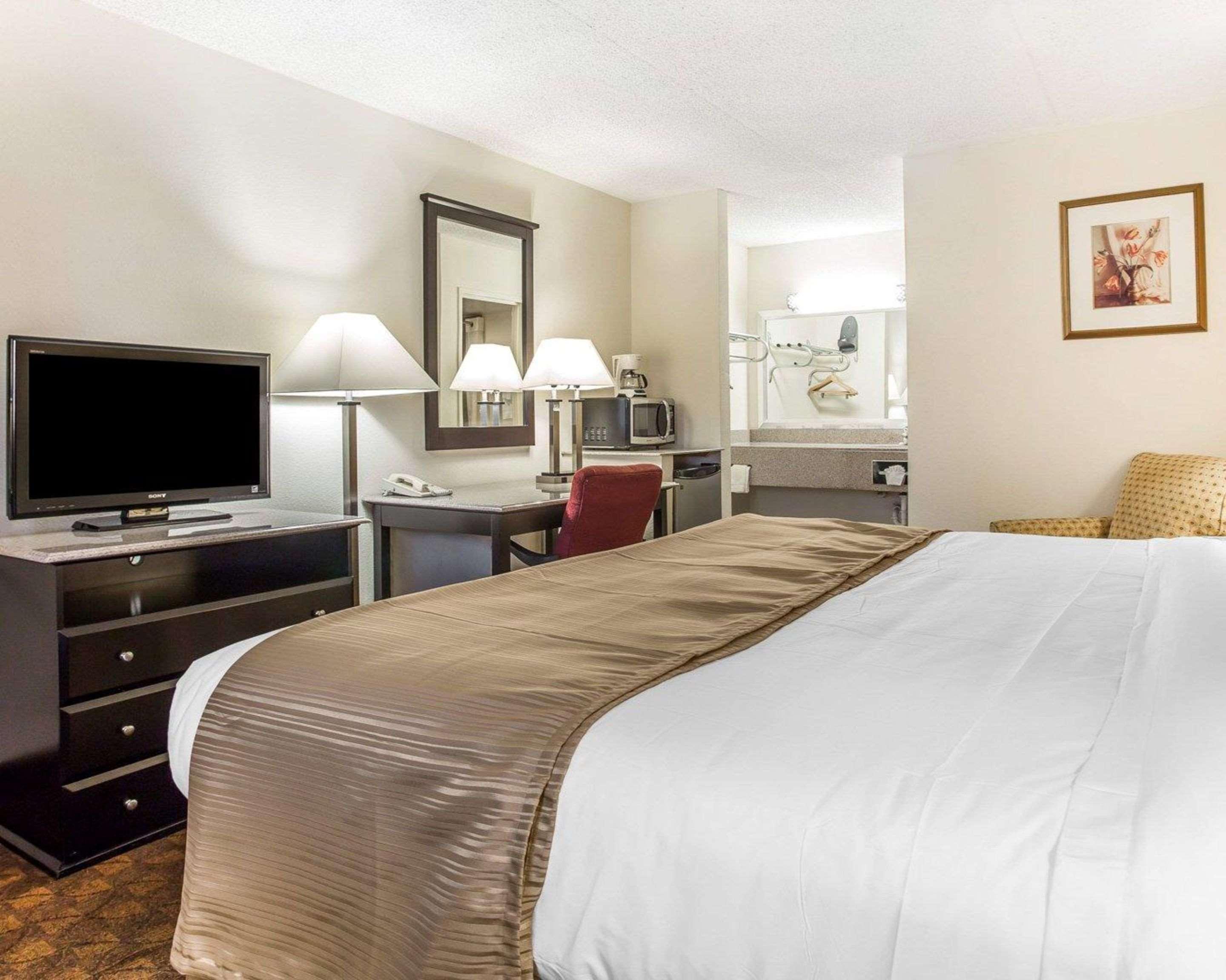 Quality Inn & Suites Coliseum Greensboro Ngoại thất bức ảnh