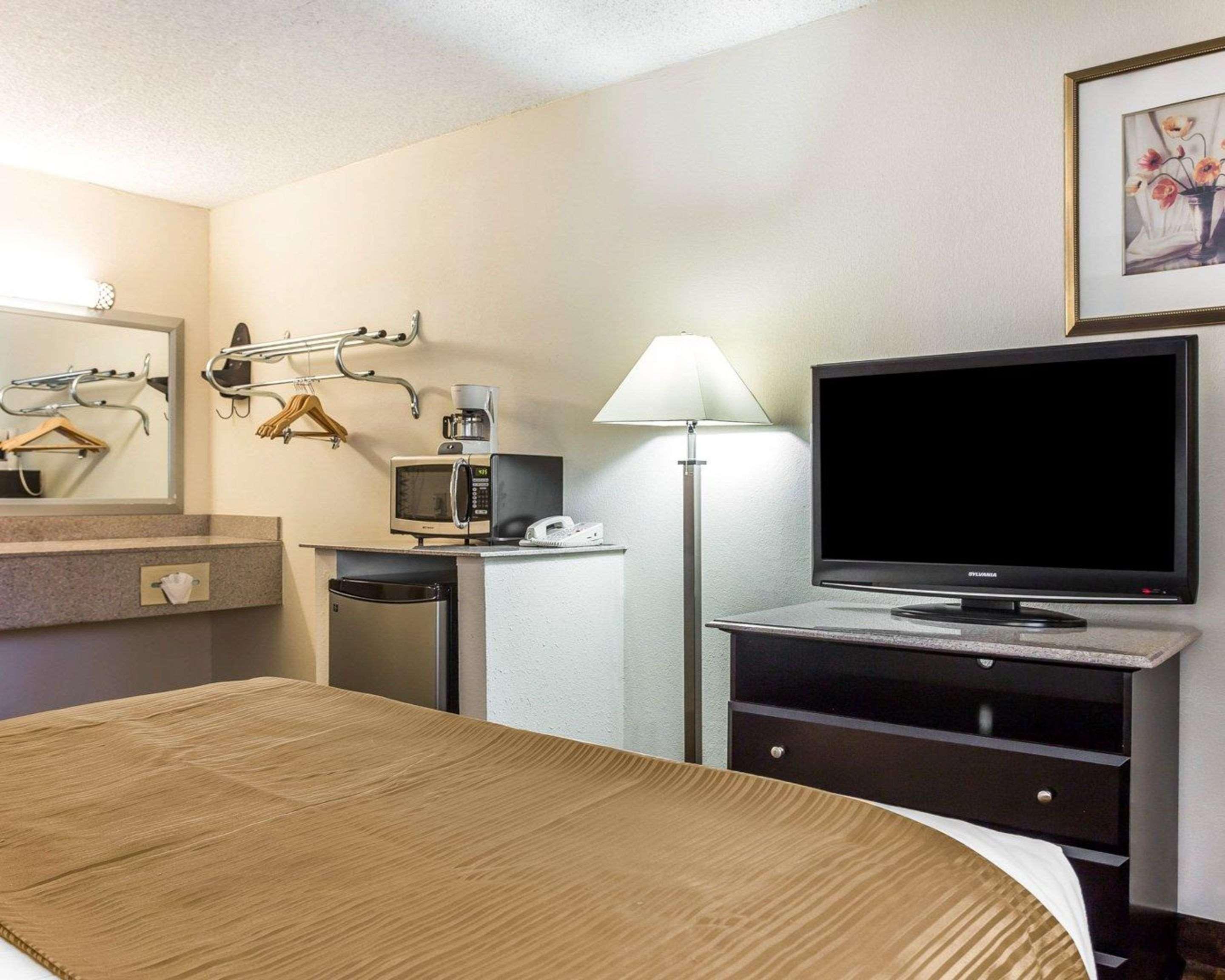 Quality Inn & Suites Coliseum Greensboro Ngoại thất bức ảnh