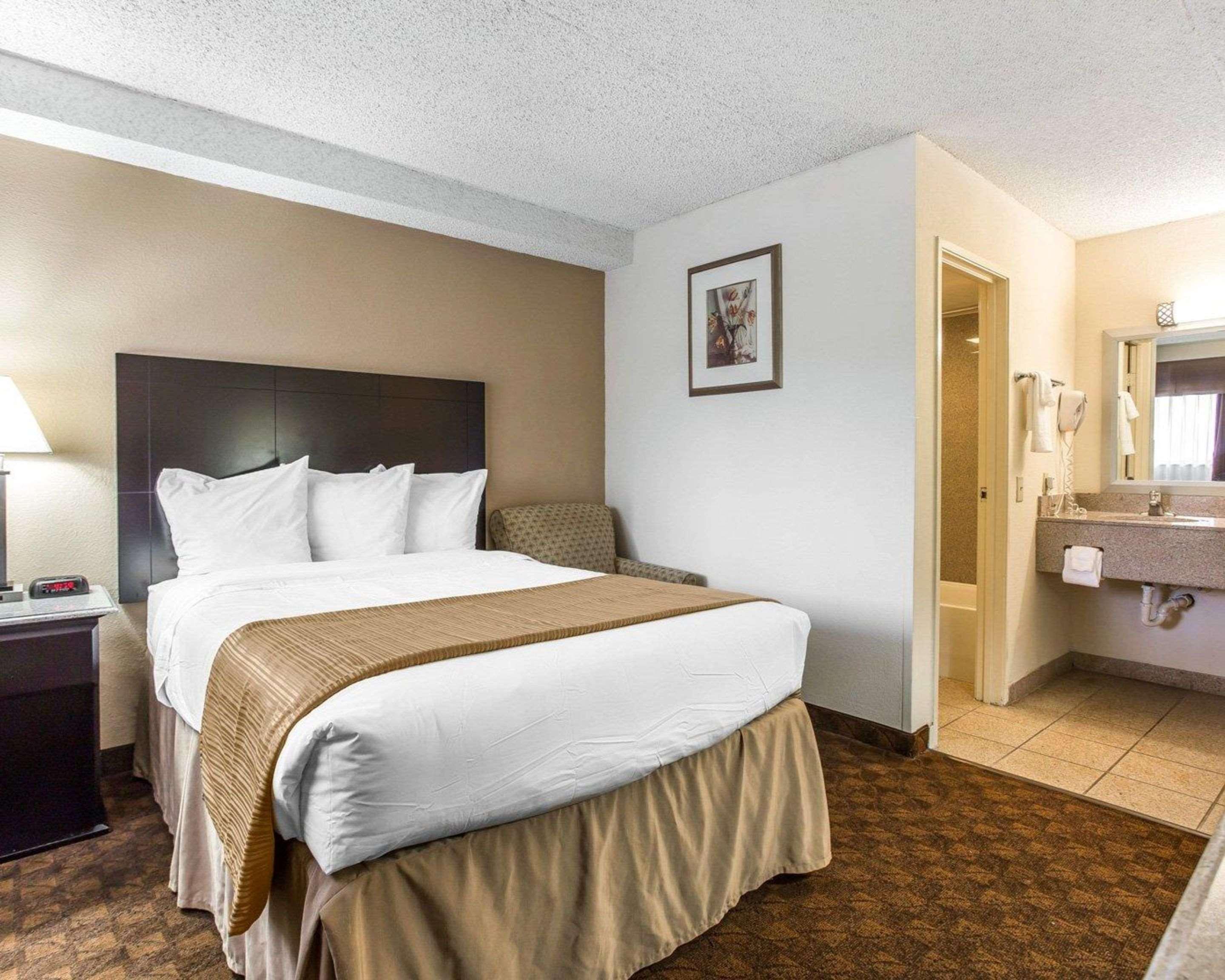 Quality Inn & Suites Coliseum Greensboro Ngoại thất bức ảnh