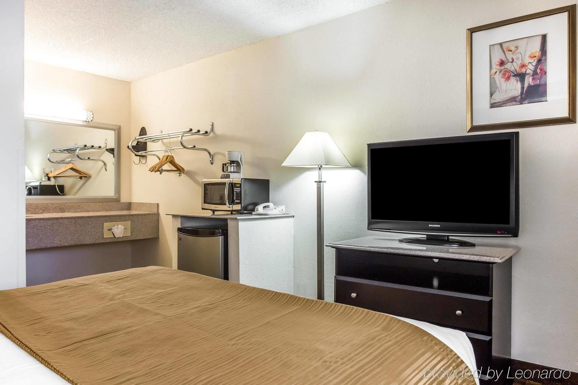 Quality Inn & Suites Coliseum Greensboro Ngoại thất bức ảnh