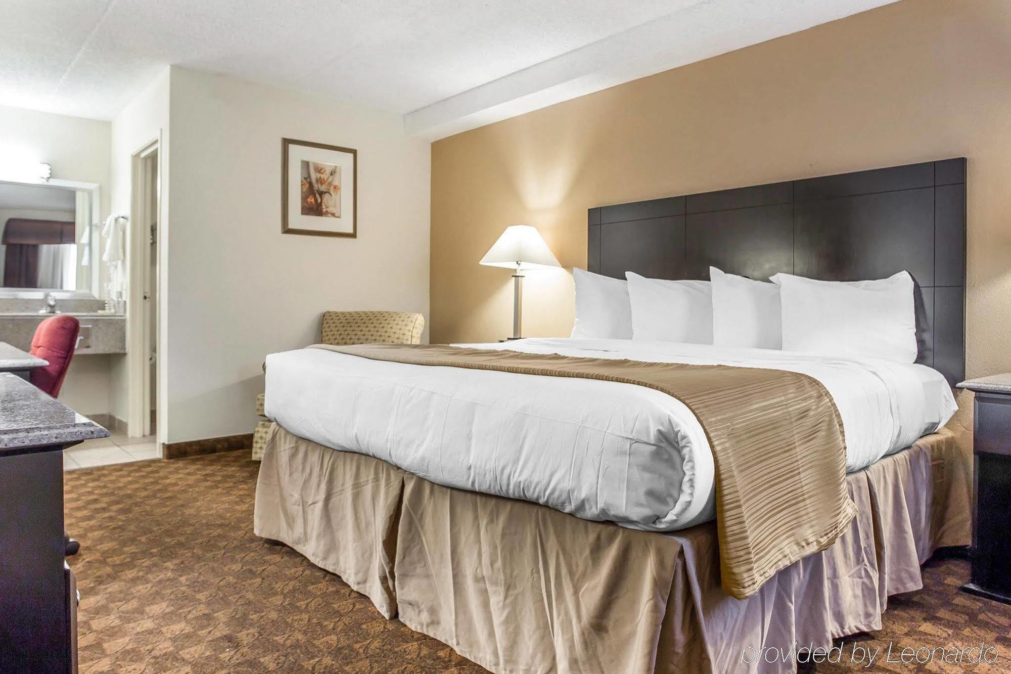 Quality Inn & Suites Coliseum Greensboro Ngoại thất bức ảnh