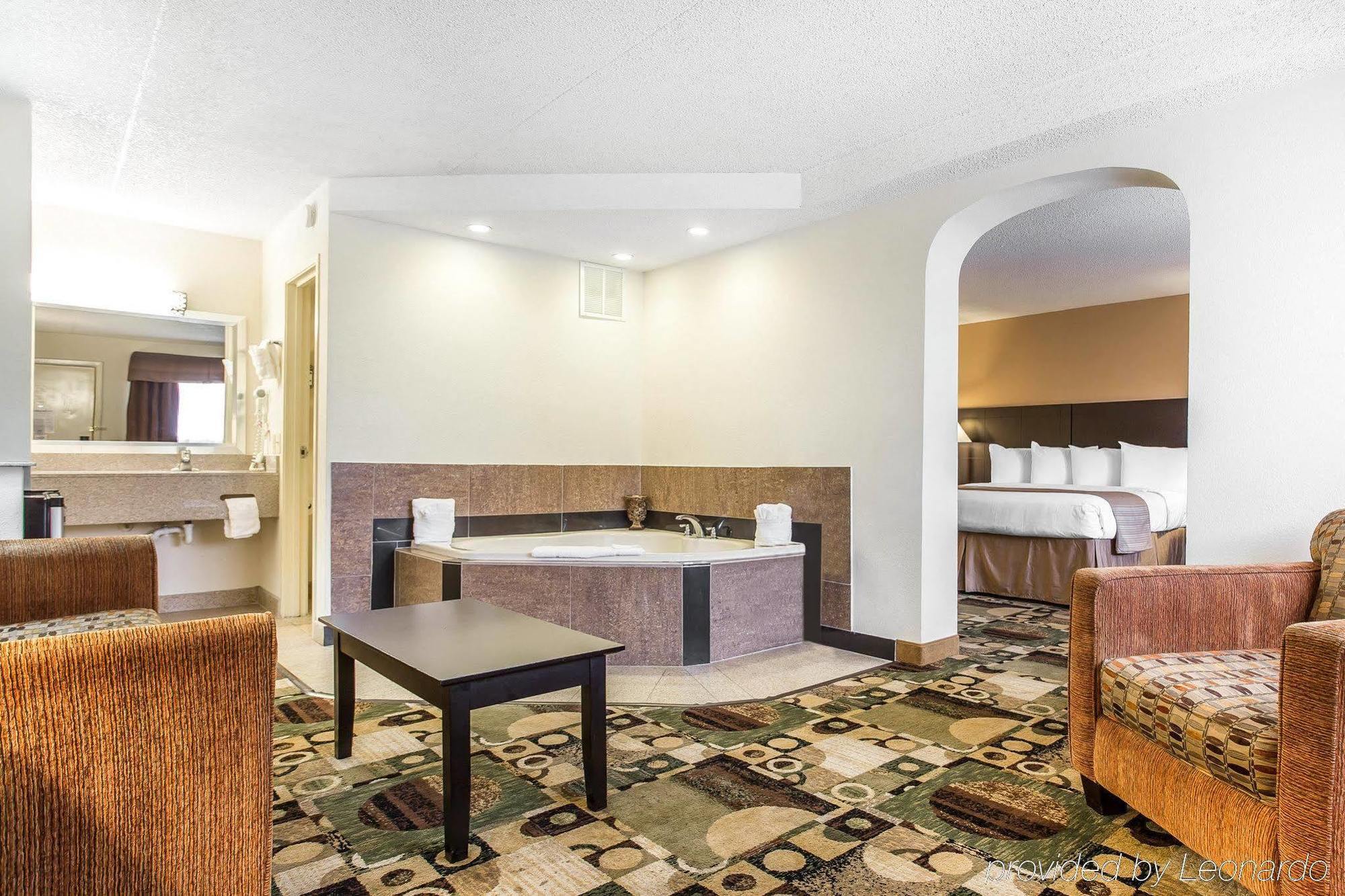 Quality Inn & Suites Coliseum Greensboro Ngoại thất bức ảnh
