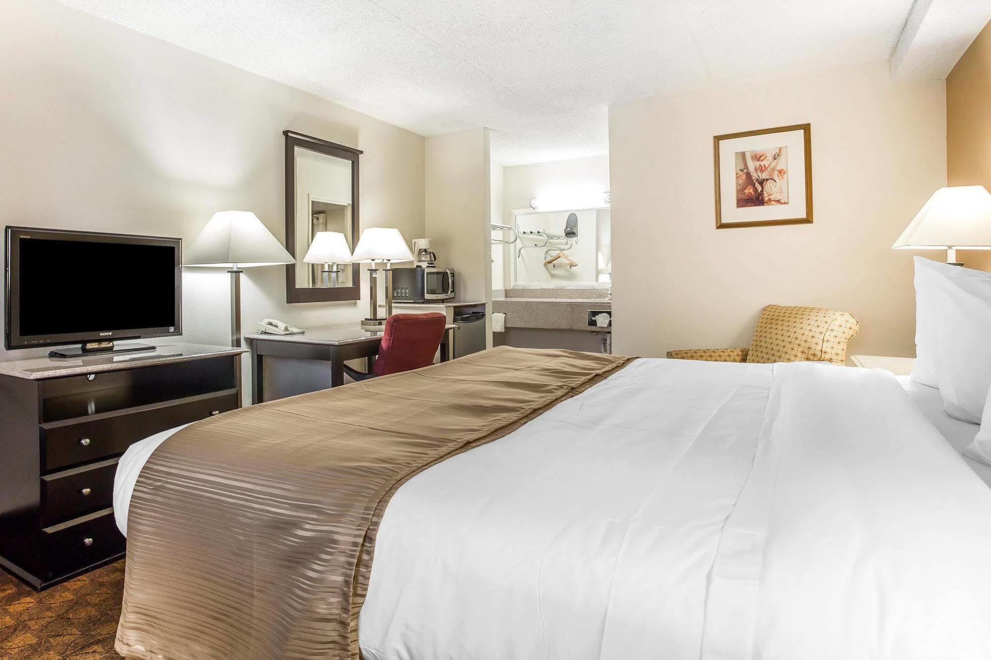 Quality Inn & Suites Coliseum Greensboro Ngoại thất bức ảnh
