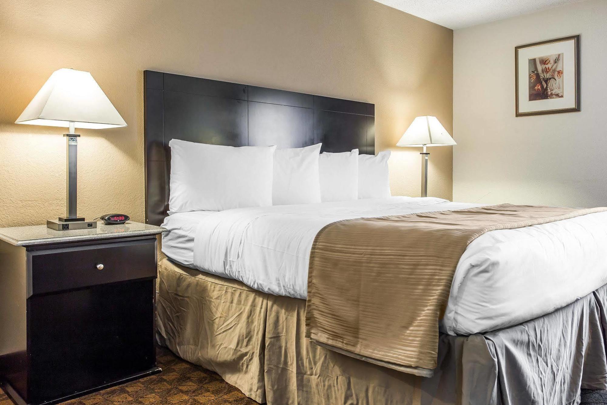 Quality Inn & Suites Coliseum Greensboro Ngoại thất bức ảnh