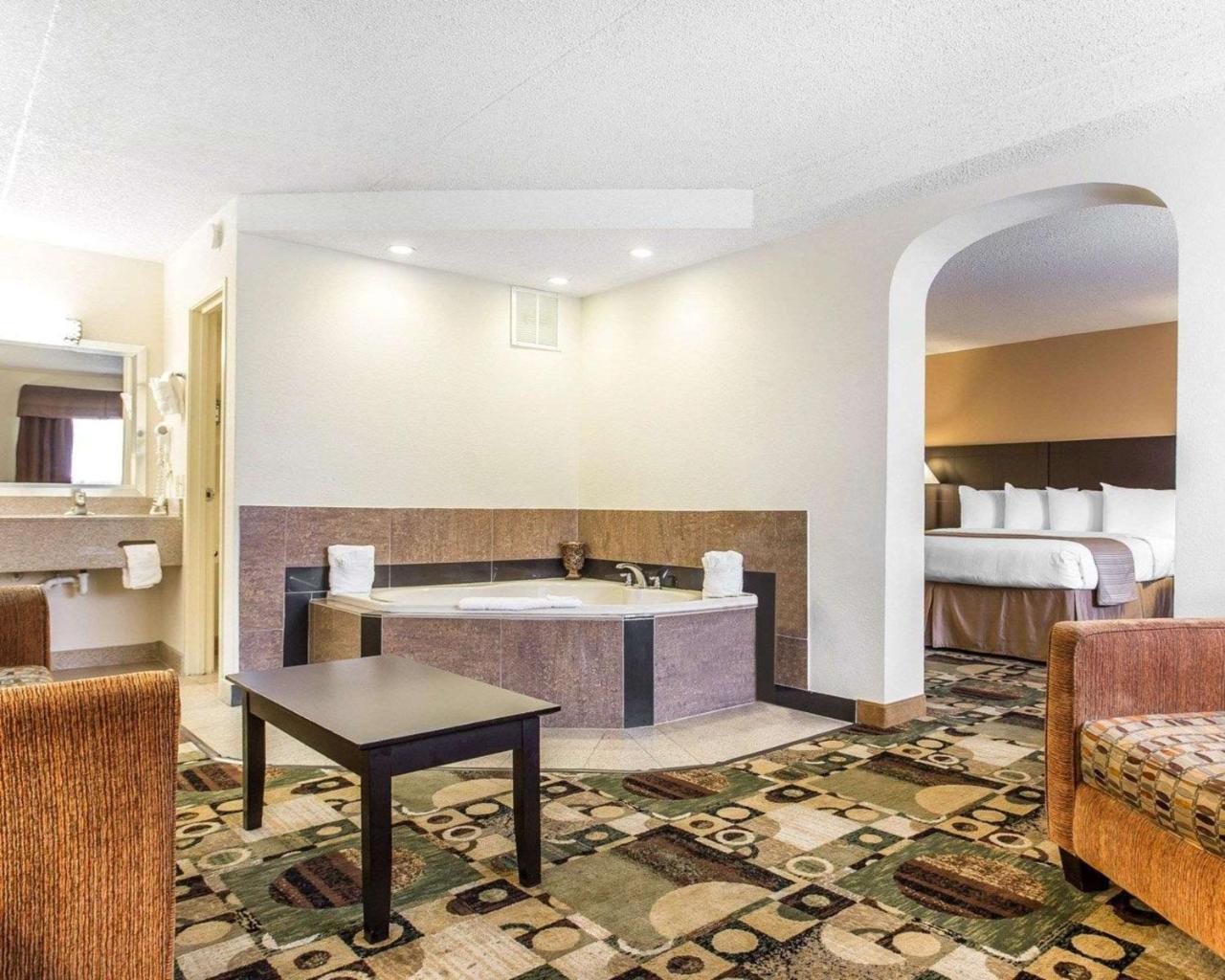 Quality Inn & Suites Coliseum Greensboro Ngoại thất bức ảnh