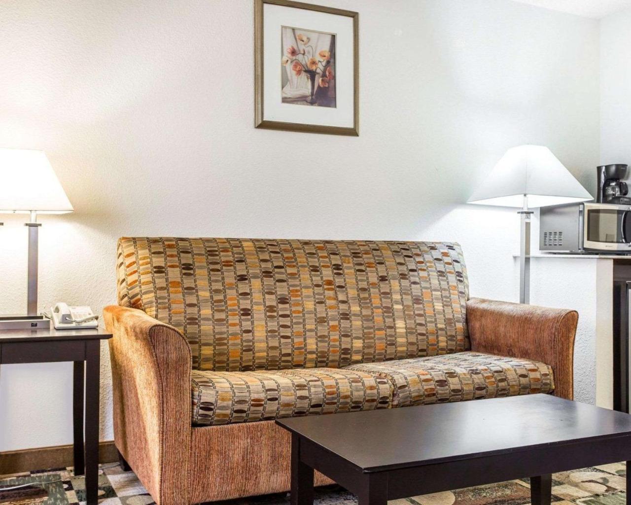 Quality Inn & Suites Coliseum Greensboro Ngoại thất bức ảnh