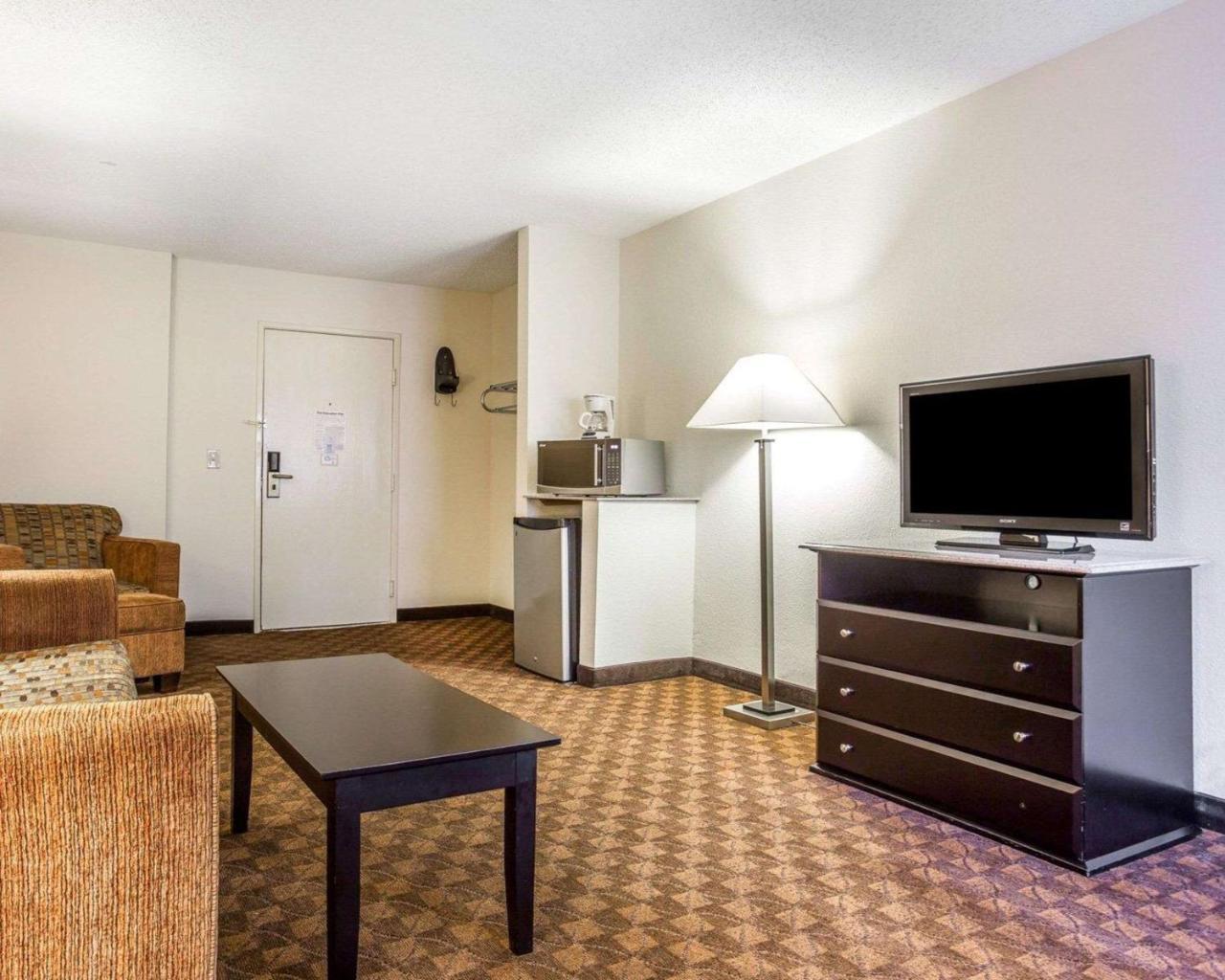 Quality Inn & Suites Coliseum Greensboro Ngoại thất bức ảnh